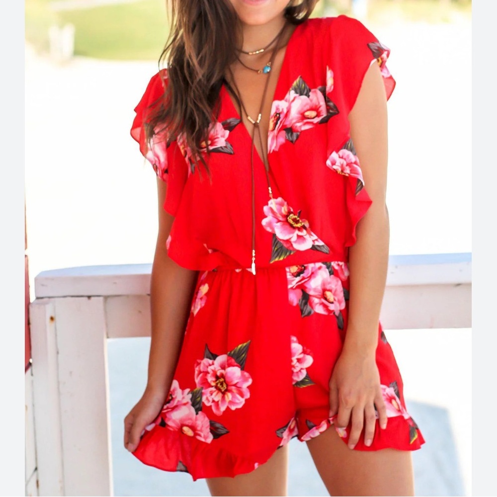 Umgee Women’s Red with Pink Floral Print Shorts Romper. Size‎ Medium.